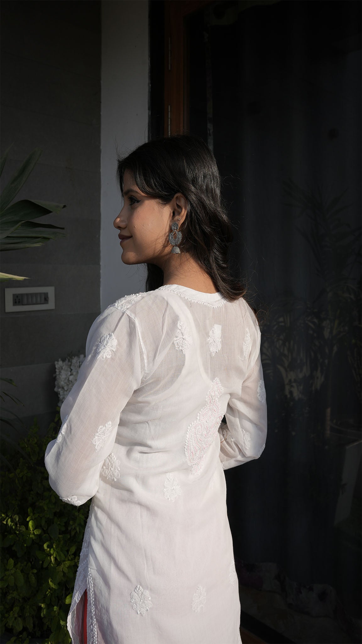 Classic White Straight Kurti with Minimal Detailing